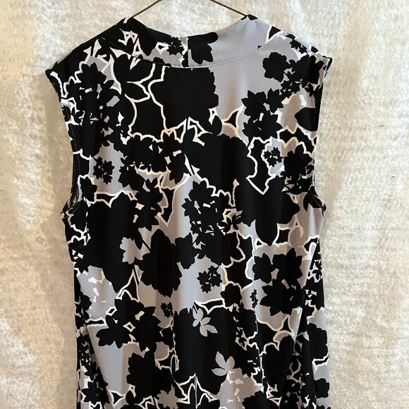 Sleeveless Dana Buchman Blouse - Picture 2 of 3